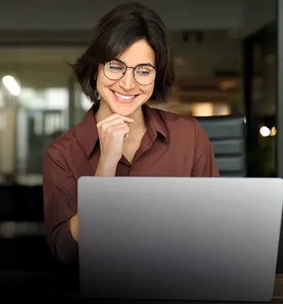 Woman working in a notebook.